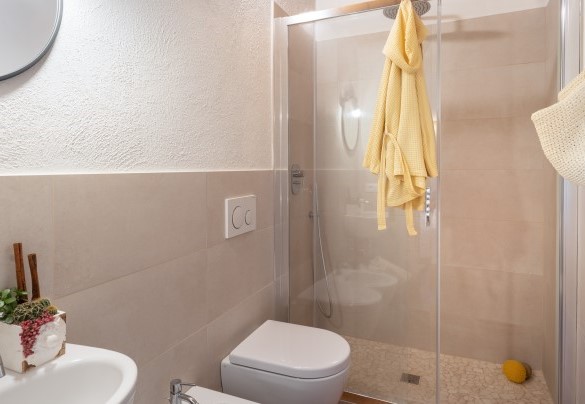 Bagno en suite con doccia  – Country House Lo Spigo
