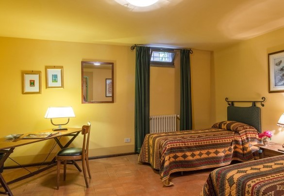 La camera doppia è accompagnata da una scrivania - Country House Montepietraia e San Martino