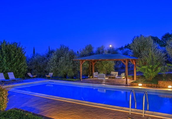 The blue hour with the rising moon – San Martino – Country House Montepietraia e San Martino