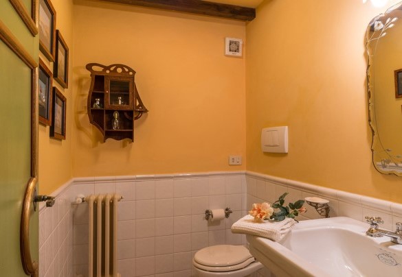Guest bathroom on the ground floor – Montepietraia – Country House Montepietraia e San Martino 