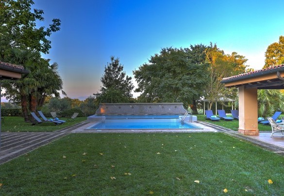 The pool made up by 2 pools connected by infinity edge – Montepietraia – Country House Montepietraia e San Martino