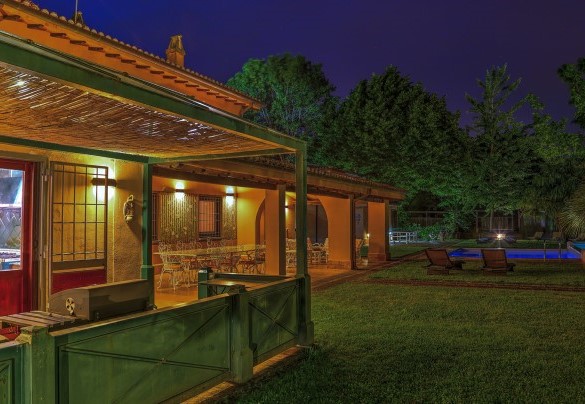 Pergola with direct access to the kitchen – Montepietraia – Country House Montepietraia e San Martino