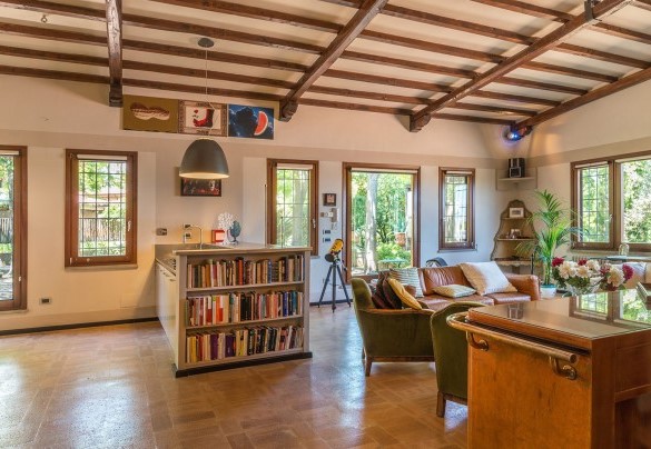 The open space lounge with direct access to the garden – San Martino – Country House Montepietraia e San Martino