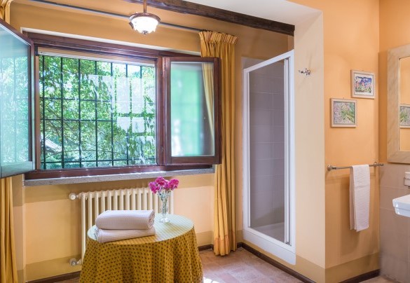 Bathroom with shower n.5, en-suite at the bedroom n.4 – Country House Montepietraia 