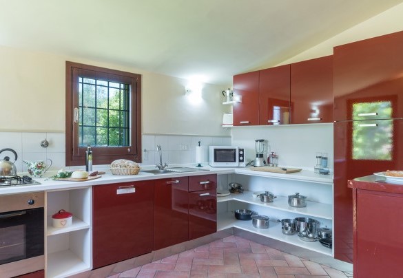 La cucina attrezzata e luminosa – Country House San Martino