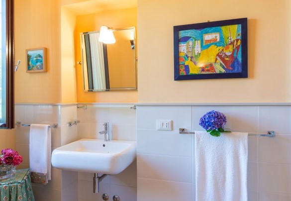 Bagno con doccia n.3, en-suite alla camera n.3 – Country House San Martino