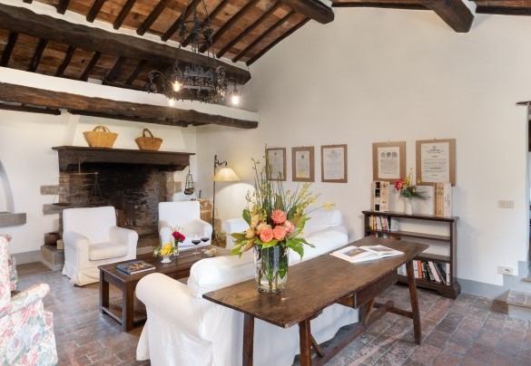 The sitting room connected, on one side, with the kitchen/dining room – Crognole 