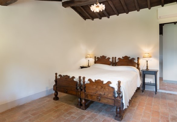 Double bedroom with ensuite bathroom with shower – Crognole 