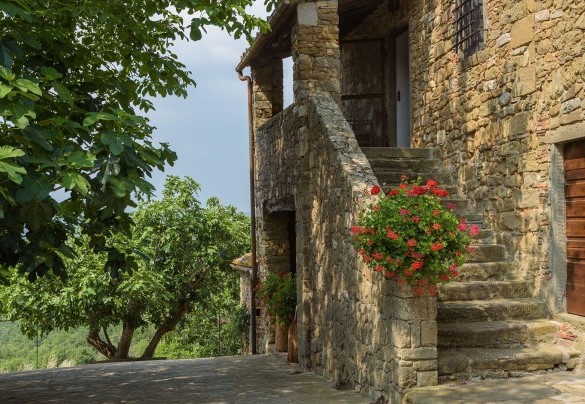 The beautiful stone farmhouse with the external staircase that leads to the first floor – Crognole 