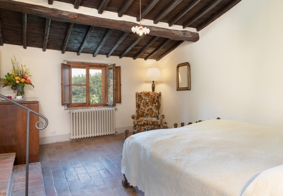 Double bedroom with ensuite bathroom with shower – Crognole 