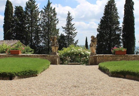 The gardens of the Castello di Albola estate where the property is located – Crognole 