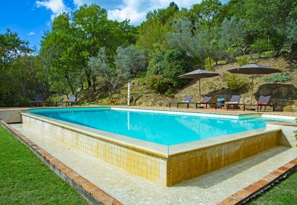 La vasca misura 6 x 12 m - Dalmanuta