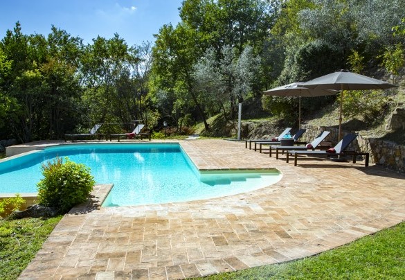 Il bordo piscina in cotto - Dalmanuta