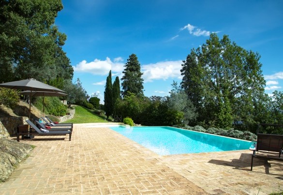Il bordo piscina in cotto - Dalmanuta