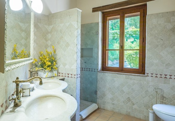 Bagno en suite con doccia al piano superiore - Dalmanuta