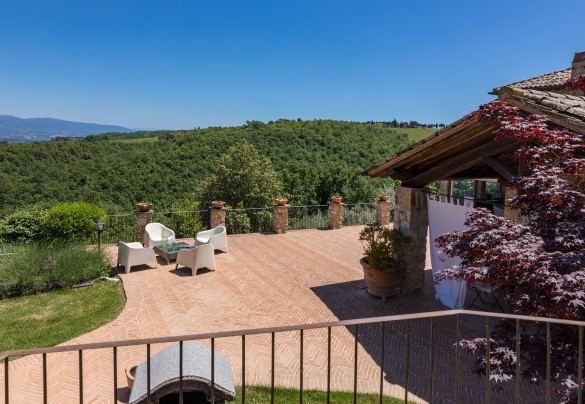 Il cortile interno si affaccia sulla valle - Dalmanuta