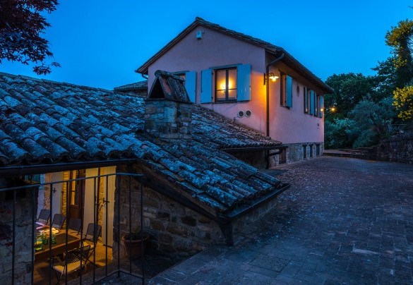 Il vialetto superiore illuminato - Dalmanuta
