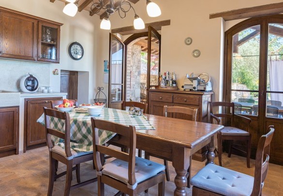 La cucina completamente attrezzata dallo stile rustico - Dalmanuta