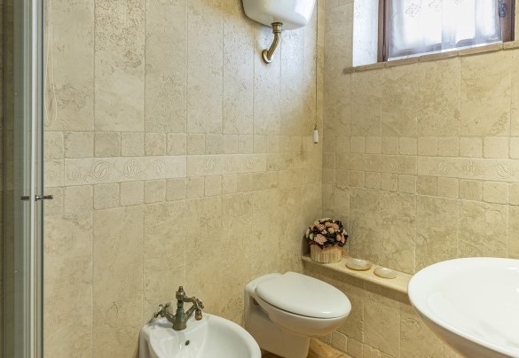 Bagno con doccia al piano terra - Dalmanuta
