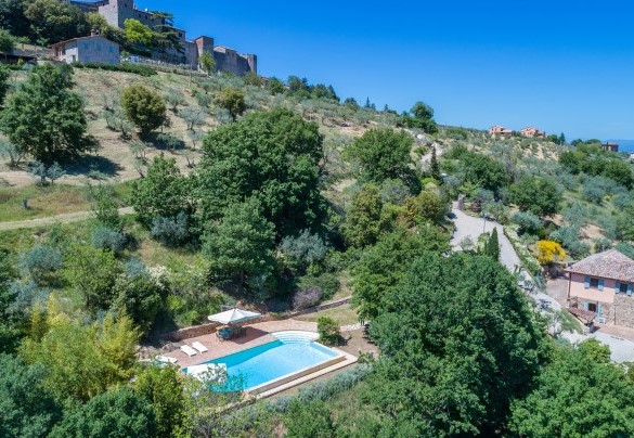 La zona piscina vista dall'alto - Dalmanuta