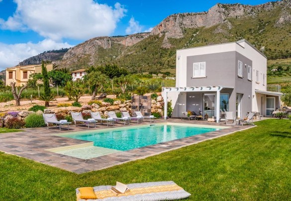 La villa è immersa nella campagna che circonda Castellammare del Golfo - Dama dei Venti
