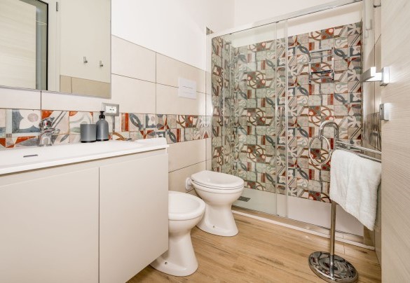 Il moderno bagno con doccia - Dama dei Venti