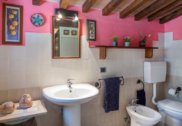 Bathroom with shower on the ground floor - Dimora Alessandra