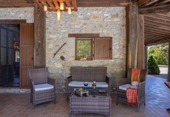 Relaxation area under the portico - Dimora Alessandra