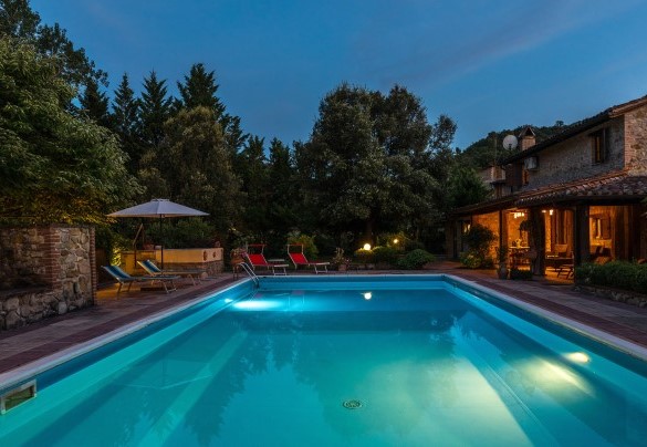  The swimming pool illuminated at night - Dimora Alessandra