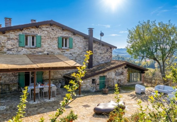 The porch with the outdoor dining area – Dimora dei Sogni