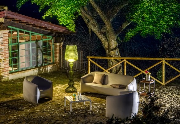 The garden features relaxation areas - Dimora dei Sogni