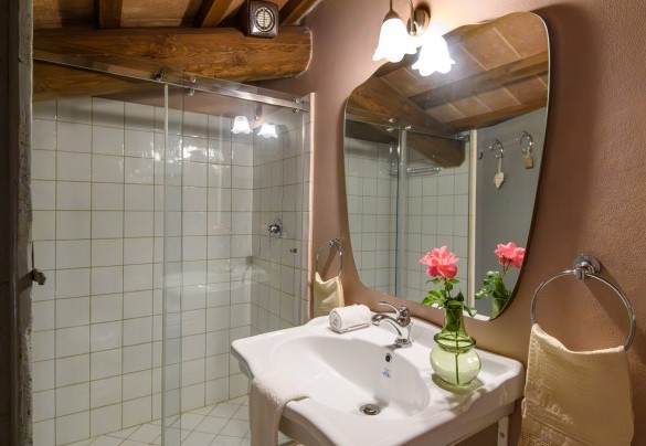 Bathroom with shower no. 4 on the first floor  - Dimora dei Sogni