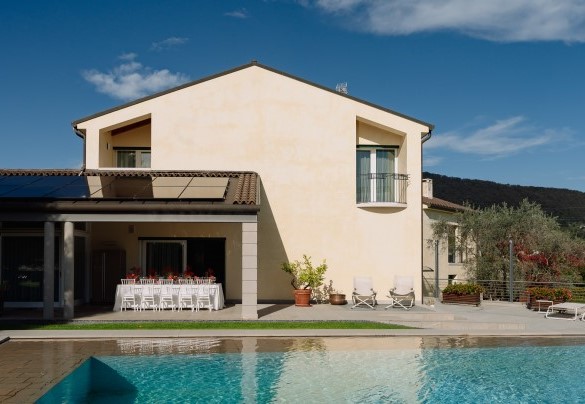 The portico overlooking the pool - Dimora delle Stelle