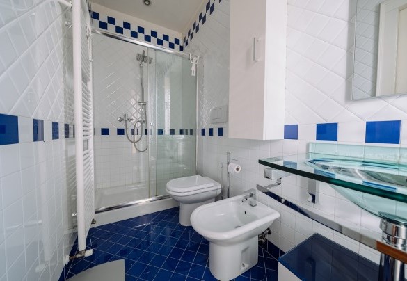 En suite bathroom with shower n.4 on the first floor - Dimora delle Stelle