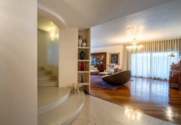 The villa is spread over 3 levels connected by internal staircase – Dimora delle Stelle