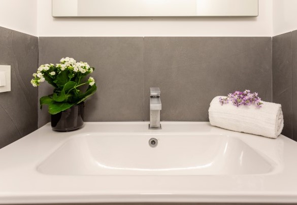 Bathroom with shower n.4 in the basement-Dimora Egadina Giovanni