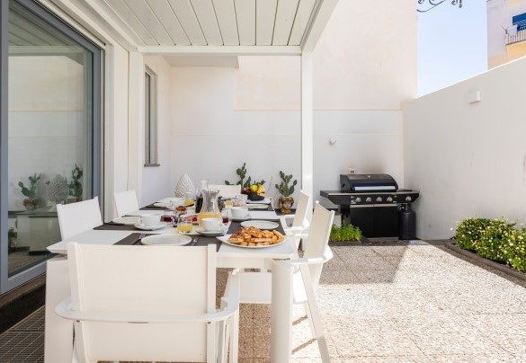 Zona pranzo esterna con barbecue - Dimora Egadina Giovanni