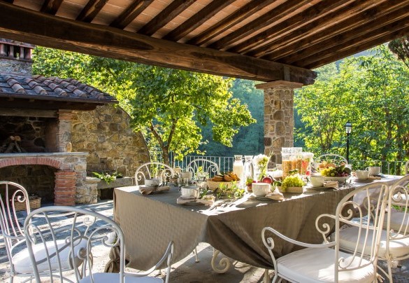 The shaded and airy porch a step from barbecue – Dimora La Torre di Bussotto 