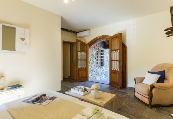 Double bedroom n.1 with divisible bed on the ground floor, with exit on the porch – Dimora La Torre di Bussotto 