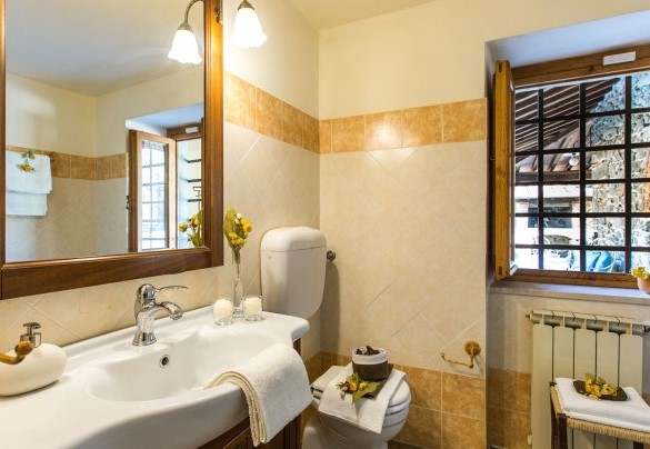 Bathroom with hydromassage shower n.1 on the ground floor – Dimora La Torre di Bussotto 