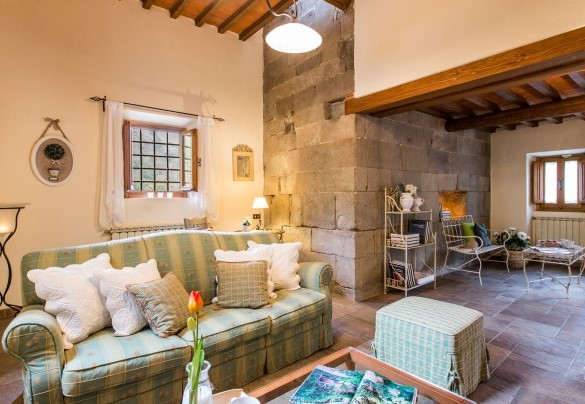 The tea room and the TV room on the ground floor – Dimora La Torre di Bussotto 