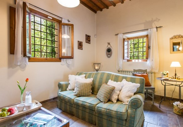 TV room on the ground floor – Dimora La Torre di Bussotto 