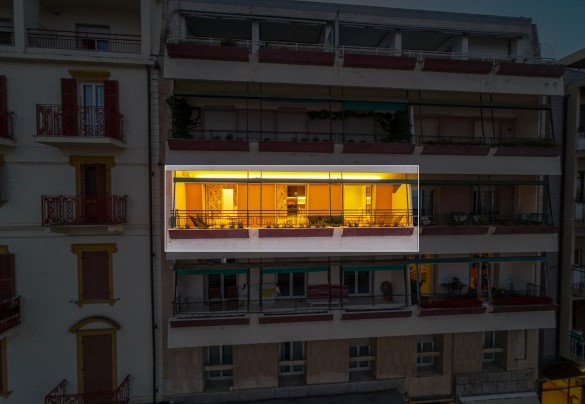 La proprietà è situata al terzo piano di un palazzo fronte mare – Dimora Mareblu