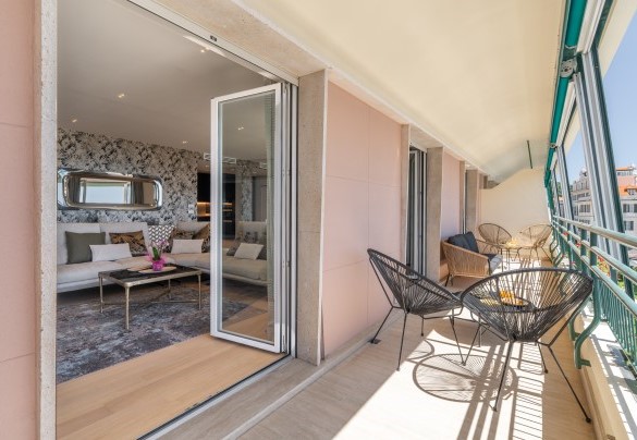 Dalla porta finestra della zona living si accede alla terrazza – Dimora Mareblu