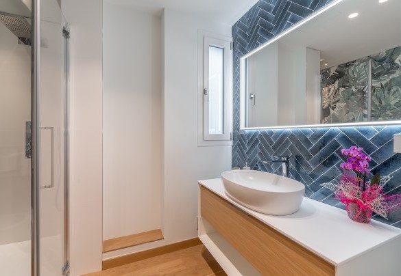 Il lavabo del bagno con doccia n.2 – Dimora Mareblu