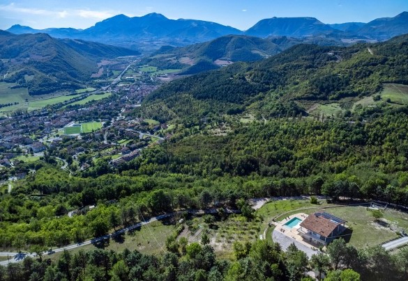 The house is completely surrounded by greenery - Dimora Montefalcone