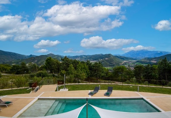 The house is completely surrounded by greenery - Dimora Montefalcone
