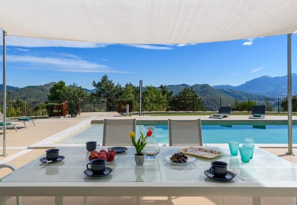 Outdoor pool with solarium and hydromassage corner - Dimora Montefalcone