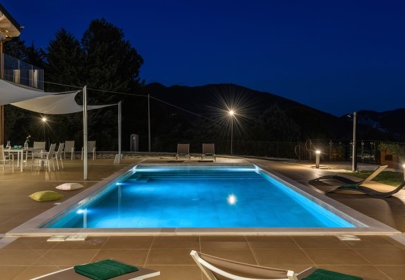 The illuminated pool - Dimora Montefalcone