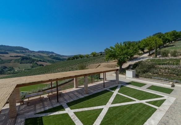 The charming inner courtyard - Dimora Montefiore